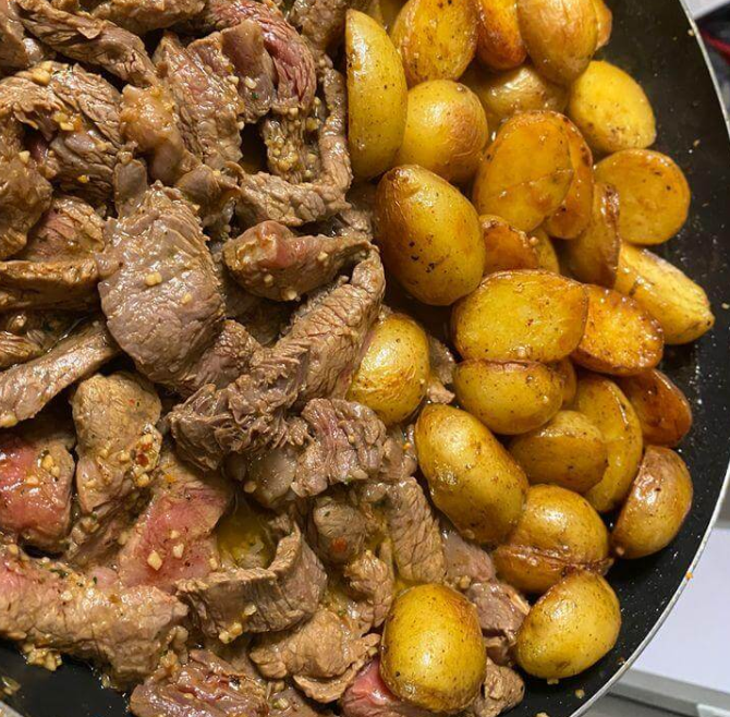 Garlic Butter Steak and Potatoes Skillet Recipe for the Perfect Dinner