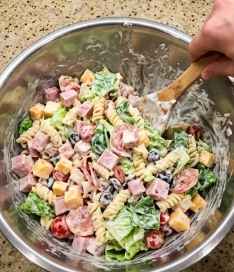 The ULTIMATE Creamy Italian Pasta Salad