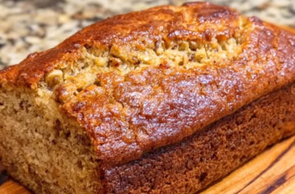 4-Ingredient Banana Bread (No Eggs, No Dairy, No Refined Sugar) Ingredients List: Core Ingredients 3 large ripe bananas, mashed 2 cups rolled oats, blended into flour ¼ cup pure maple syrup or honey 1 teaspoon baking soda
